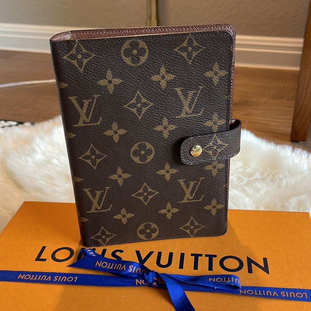 Louis Vuitton Medium Ring Agenda Cover